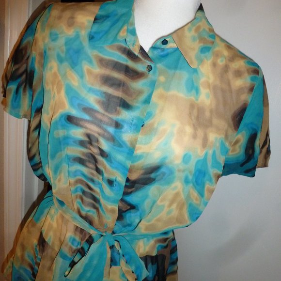 Beautiful Seismic Wave buttoned short sleeve top - Picture 5 of 7